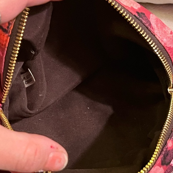 Beautiful Little Coach Makeup Bag - Picture 7 of 9